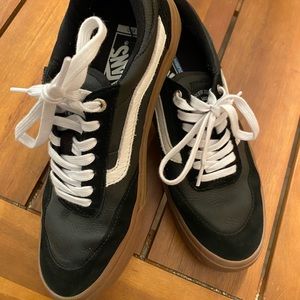 UNISEX VANS BLACK/GUM SOLE GILBERT CROCKETT